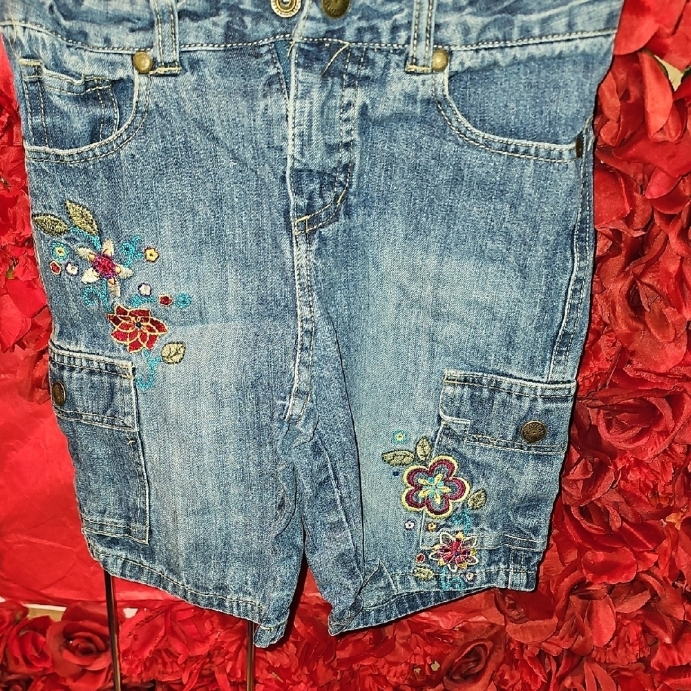 Circo Girls Floral Embroidered Cargo Denim Shorts Size 6/6X